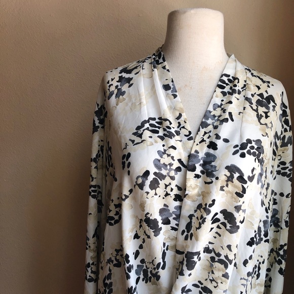 New York & Company abstract floral twist blouse - Picture 3 of 4